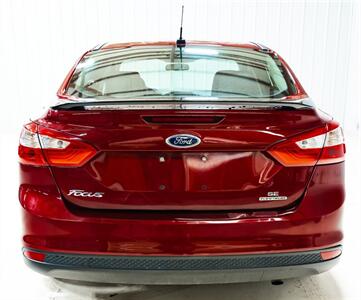 2014 Ford Focus SE   - Photo 6 - Sylvania, OH 43560