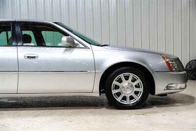 2010 Cadillac DTS 4.6L V8   - Photo 9 - Sylvania, OH 43560