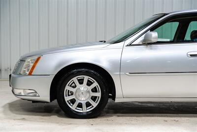 2010 Cadillac DTS 4.6L V8   - Photo 5 - Sylvania, OH 43560