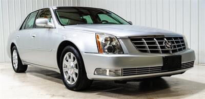 2010 Cadillac DTS 4.6L V8   - Photo 1 - Sylvania, OH 43560