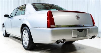 2010 Cadillac DTS 4.6L V8   - Photo 6 - Sylvania, OH 43560