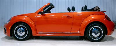 2018 Volkswagen Beetle Convertible 2.0T S  Coast Edition - Photo 8 - Sylvania, OH 43560