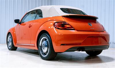 2018 Volkswagen Beetle Convertible 2.0T S  Coast Edition - Photo 5 - Sylvania, OH 43560