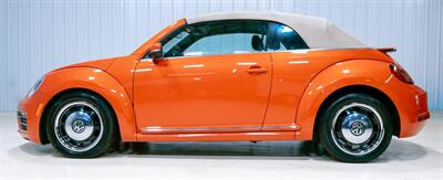 2018 Volkswagen Beetle Convertible 2.0T S  Coast Edition - Photo 2 - Sylvania, OH 43560
