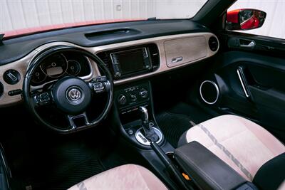 2018 Volkswagen Beetle Convertible 2.0T S  Coast Edition - Photo 18 - Sylvania, OH 43560