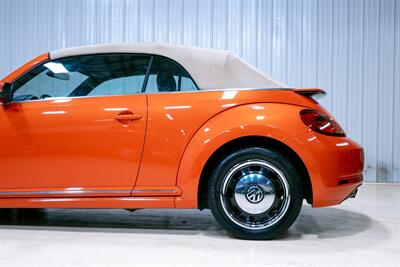 2018 Volkswagen Beetle Convertible 2.0T S  Coast Edition - Photo 4 - Sylvania, OH 43560
