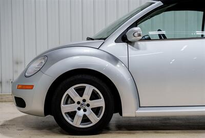 2007 Volkswagen New Beetle Convertible 2.5 PZEV - Photo 3 - Sylvania, OH 43560