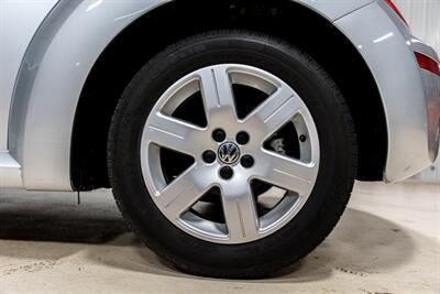 2007 Volkswagen New Beetle Convertible 2.5 PZEV - Photo 7 - Sylvania, OH 43560
