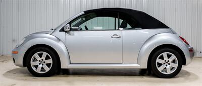 2007 Volkswagen New Beetle Convertible 2.5 PZEV - Photo 2 - Sylvania, OH 43560