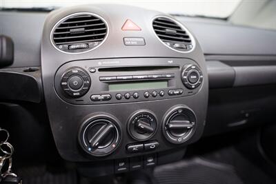 2007 Volkswagen New Beetle Convertible 2.5 PZEV - Photo 12 - Sylvania, OH 43560