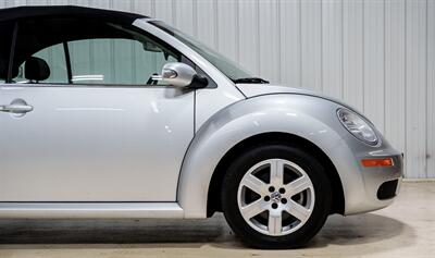 2007 Volkswagen New Beetle Convertible 2.5 PZEV - Photo 21 - Sylvania, OH 43560