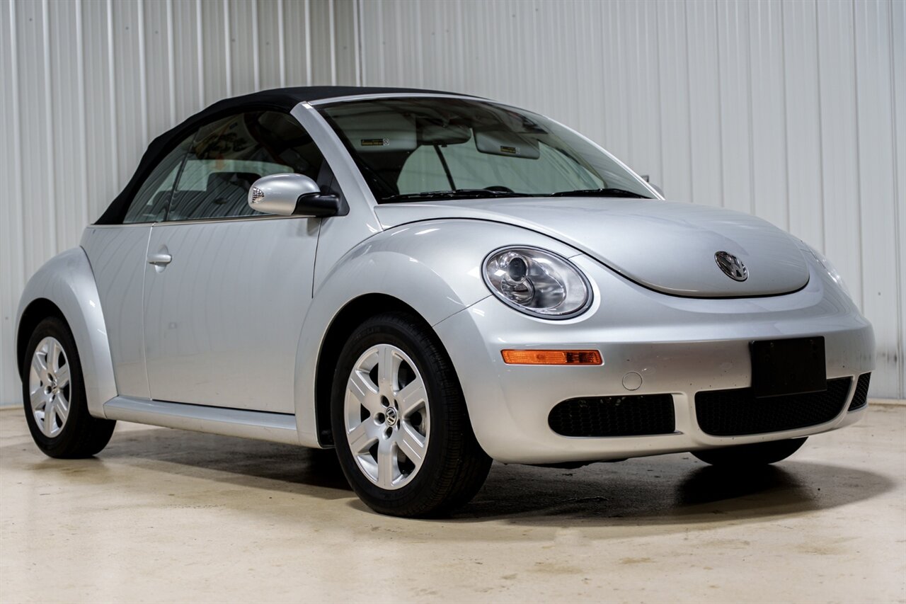 2007 Volkswagen New Beetle Convertible 2.5 PZEV   - Photo 1 - Sylvania, OH 43560