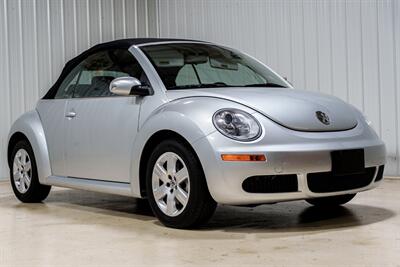 2007 Volkswagen New Beetle Convertible 2.5 PZEV - Photo 1 - Sylvania, OH 43560