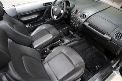 2007 Volkswagen New Beetle Convertible 2.5 PZEV - Photo 14 - Sylvania, OH 43560