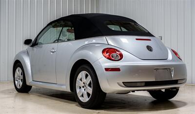 2007 Volkswagen New Beetle Convertible 2.5 PZEV - Photo 5 - Sylvania, OH 43560