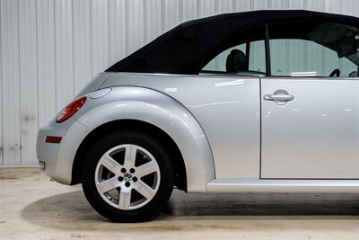 2007 Volkswagen New Beetle Convertible 2.5 PZEV - Photo 20 - Sylvania, OH 43560