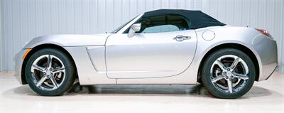 2007 Saturn SKY   - Photo 2 - Sylvania, OH 43560