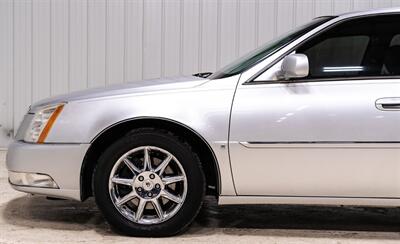 2010 Cadillac DTS Luxury Collection   - Photo 4 - Sylvania, OH 43560