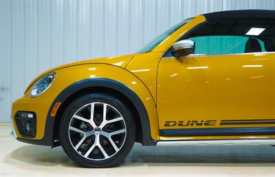 2017 Volkswagen Beetle Convertible 1.8T Dune  Dune Edition - Photo 3 - Sylvania, OH 43560