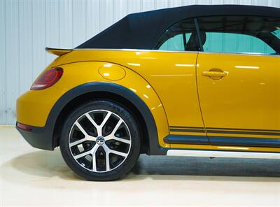 2017 Volkswagen Beetle Convertible 1.8T Dune  Dune Edition - Photo 12 - Sylvania, OH 43560