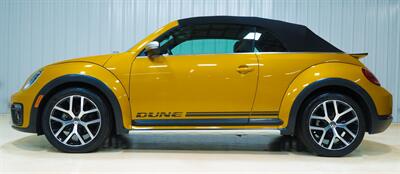 2017 Volkswagen Beetle Convertible 1.8T Dune  Dune Edition - Photo 2 - Sylvania, OH 43560