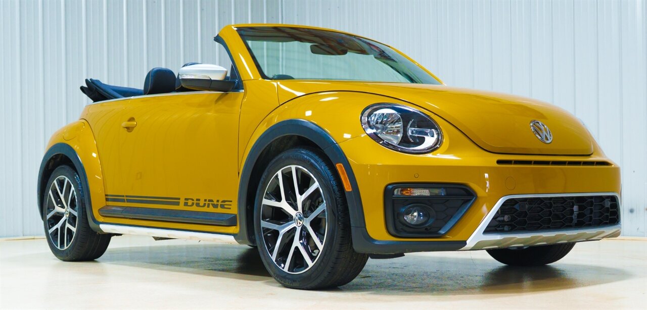 2017 Volkswagen Beetle Convertible 1.8T Dune  Dune Edition - Photo 1 - Sylvania, OH 43560