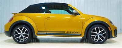 2017 Volkswagen Beetle Convertible 1.8T Dune  Dune Edition - Photo 11 - Sylvania, OH 43560