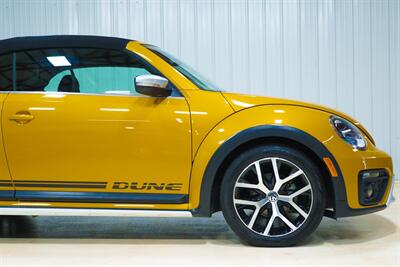 2017 Volkswagen Beetle Convertible 1.8T Dune  Dune Edition - Photo 13 - Sylvania, OH 43560