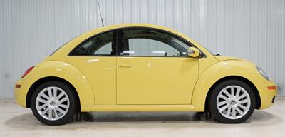 2008 Volkswagen Beetle S - Photo 8 - Sylvania, OH 43560