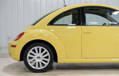 2008 Volkswagen Beetle S - Photo 9 - Sylvania, OH 43560