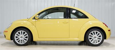 2008 Volkswagen Beetle S - Photo 2 - Sylvania, OH 43560
