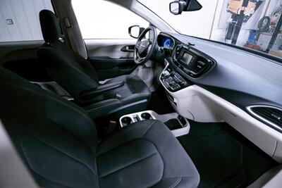 2017 Chrysler Pacifica LX   - Photo 16 - Sylvania, OH 43560