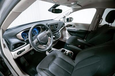 2017 Chrysler Pacifica LX   - Photo 13 - Sylvania, OH 43560