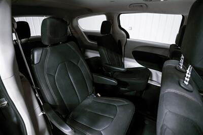 2017 Chrysler Pacifica LX   - Photo 17 - Sylvania, OH 43560