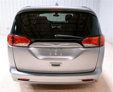 2017 Chrysler Pacifica LX   - Photo 6 - Sylvania, OH 43560