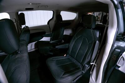 2017 Chrysler Pacifica LX   - Photo 14 - Sylvania, OH 43560