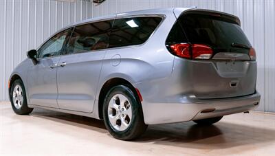 2017 Chrysler Pacifica LX   - Photo 5 - Sylvania, OH 43560