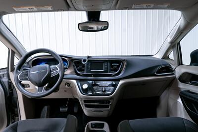 2017 Chrysler Pacifica LX   - Photo 15 - Sylvania, OH 43560