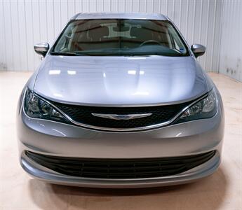 2017 Chrysler Pacifica LX   - Photo 11 - Sylvania, OH 43560