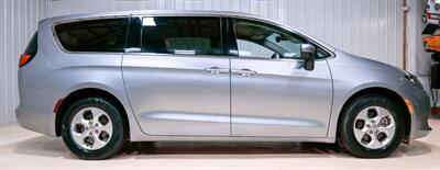 2017 Chrysler Pacifica LX   - Photo 8 - Sylvania, OH 43560