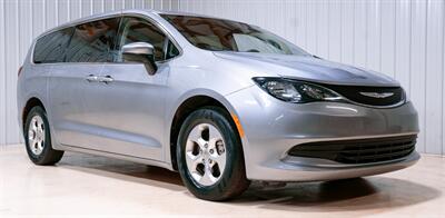 2017 Chrysler Pacifica LX   - Photo 1 - Sylvania, OH 43560