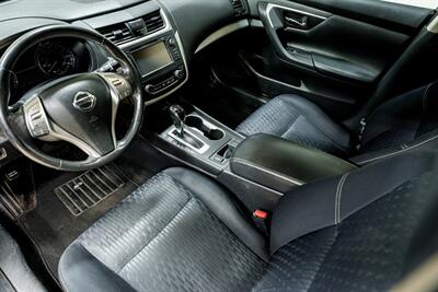 2017 Nissan Altima 2.5 SV - Photo 7 - Sylvania, OH 43560