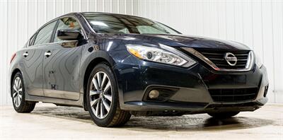 2017 Nissan Altima 2.5 SV - Photo 1 - Sylvania, OH 43560