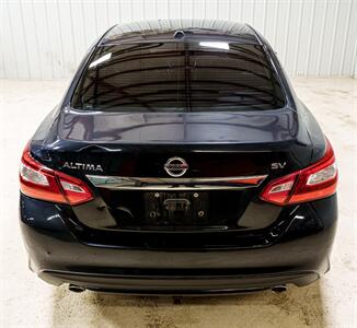2017 Nissan Altima 2.5 SV - Photo 6 - Sylvania, OH 43560