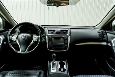 2017 Nissan Altima 2.5 SV - Photo 12 - Sylvania, OH 43560
