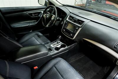 2017 Nissan Altima 2.5 SV - Photo 18 - Sylvania, OH 43560