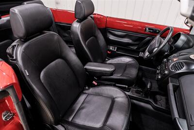 2009 Volkswagen New Beetle Convertible   - Photo 16 - Sylvania, OH 43560