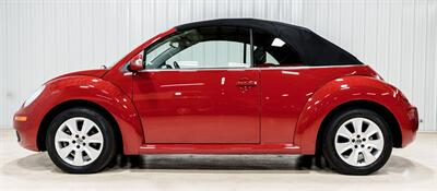 2009 Volkswagen New Beetle Convertible   - Photo 2 - Sylvania, OH 43560
