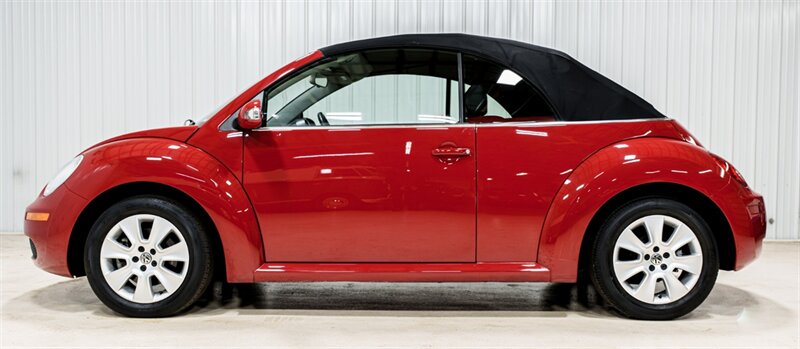 2009 Volkswagen New Beetle Convertible  