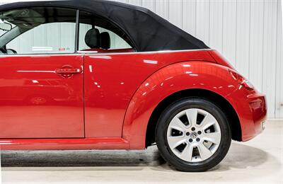 2009 Volkswagen New Beetle Convertible   - Photo 4 - Sylvania, OH 43560